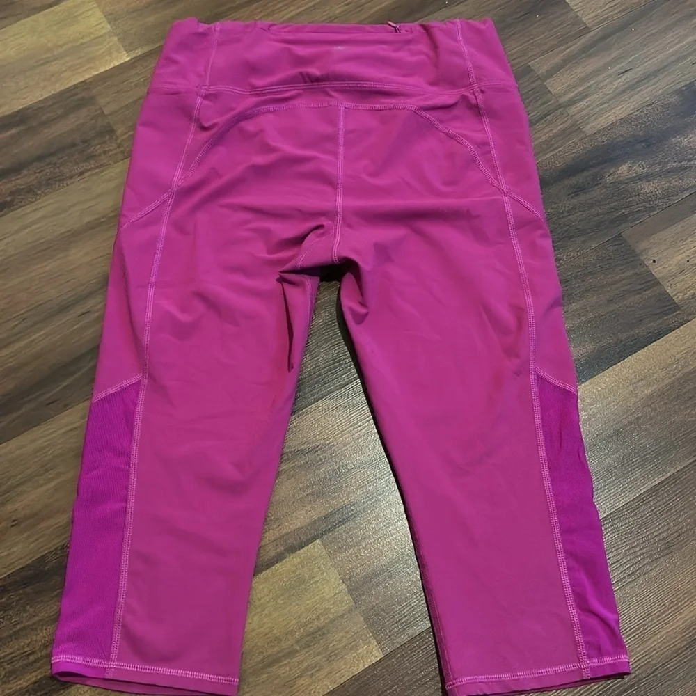 Athleta Dobby Action Crop Electric Fuchsia Pink Mesh Capri Cropped Legging Small - Picture 6 of 14